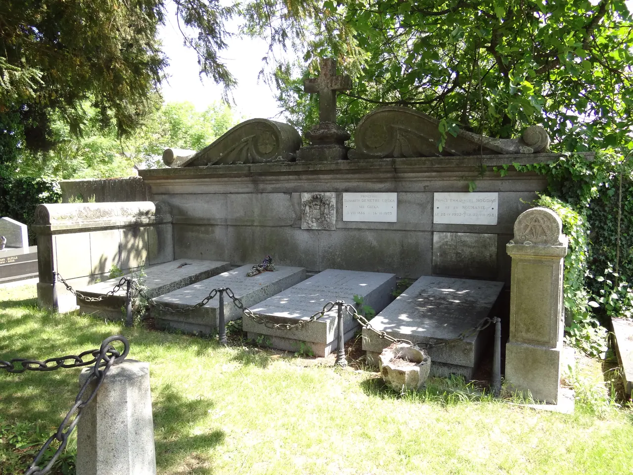 Le Mée-sur-Seine, Cimetière, Tombeau de la famille Ghica 2