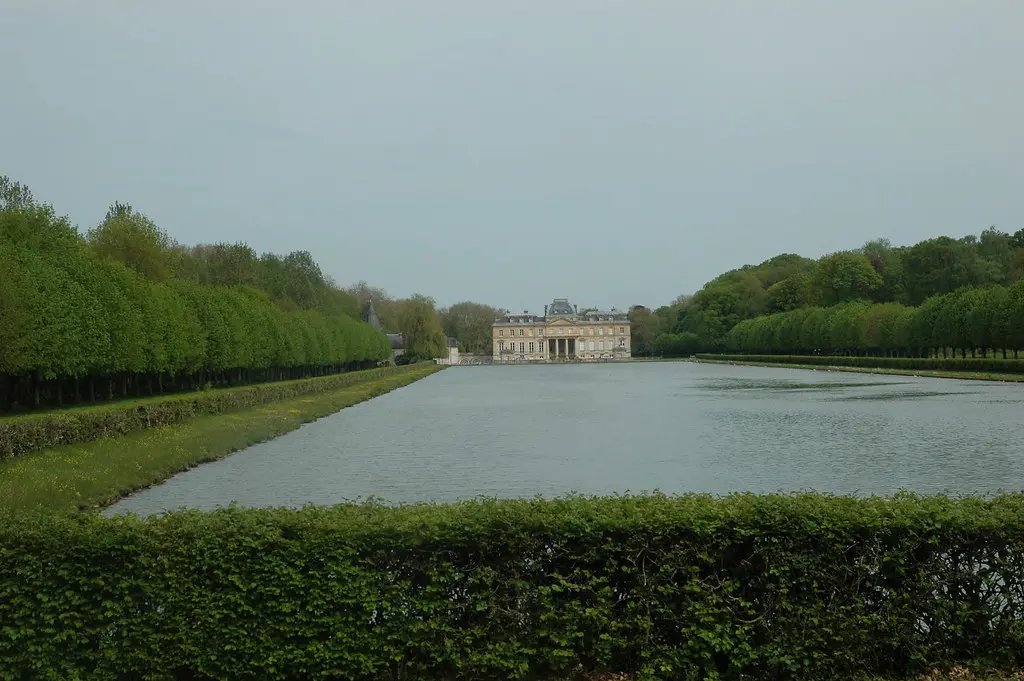 La rivière la Rémarde alimente le bassin du parc du Château du Marais -- D132, Le Val-Saint-Germain (91) Essonne, Île-de-France // 67.6 - 7 //