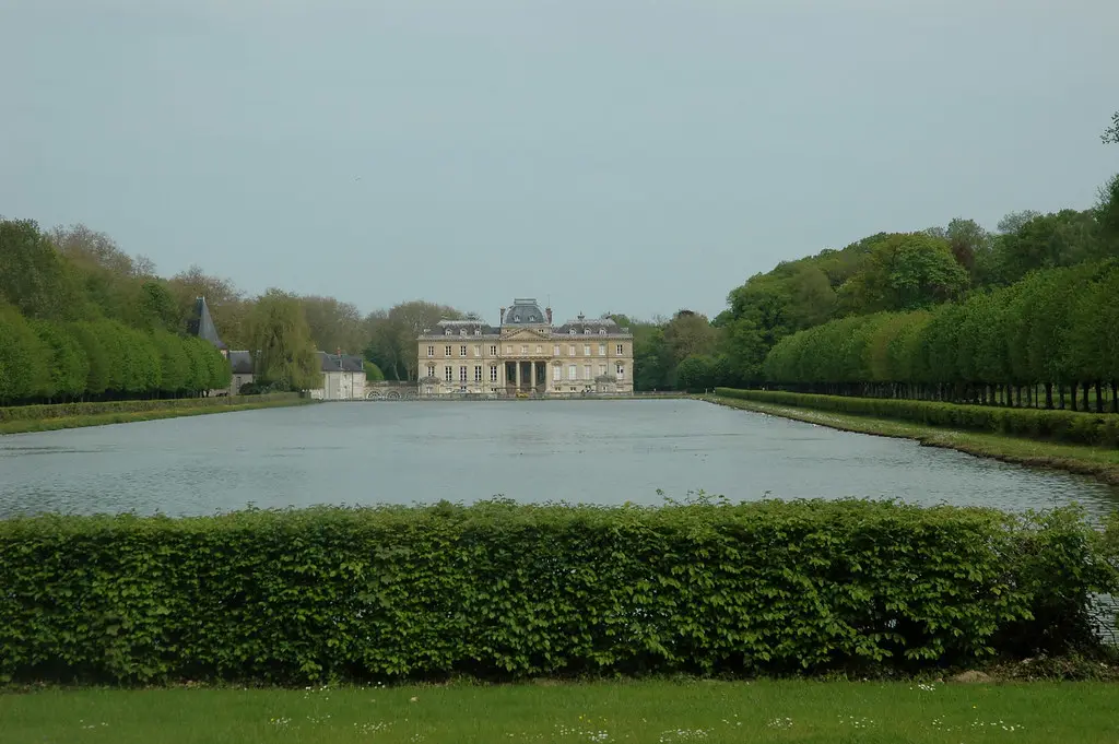On peut visiter le Château du Marais de la fin du XVIIIe siècle et ses jardins à la française -- D132, Le Val-Saint-Germain (91) Essonne, Île-de-France // 67.5 - 6 //