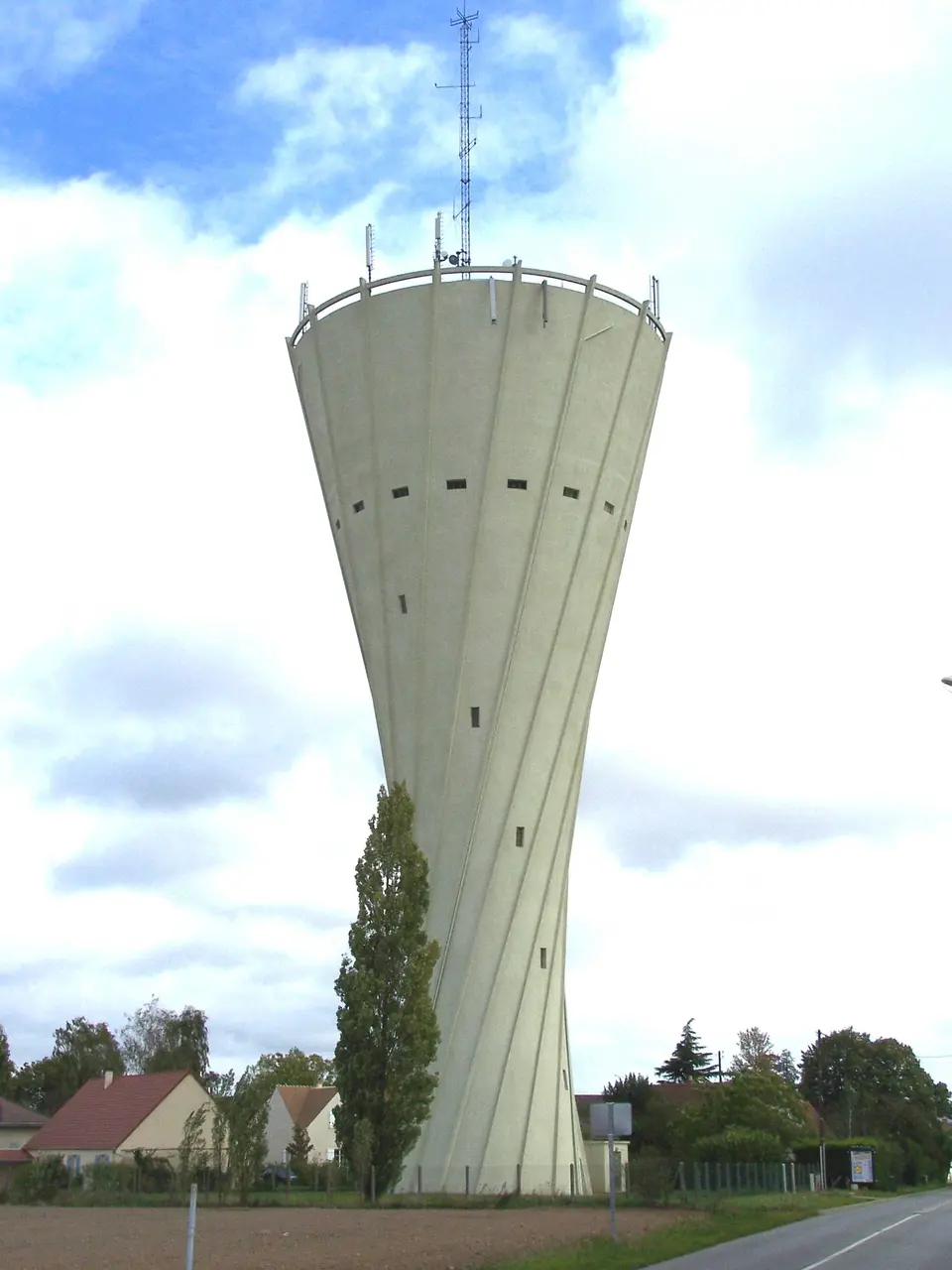Les Essarts-le-Roi Château d'eau