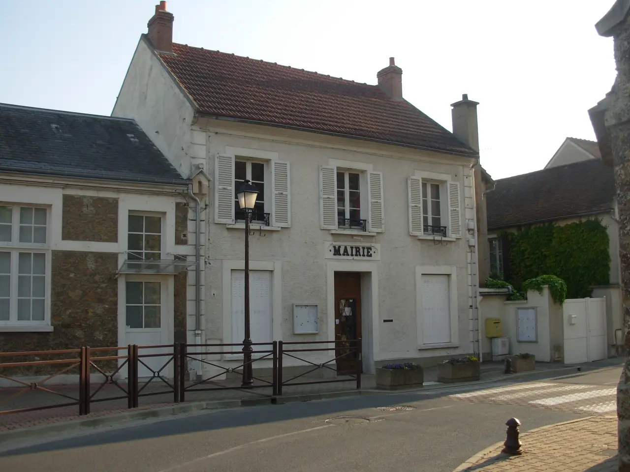 File:Mairie de Leudeville (Essonne).jpg