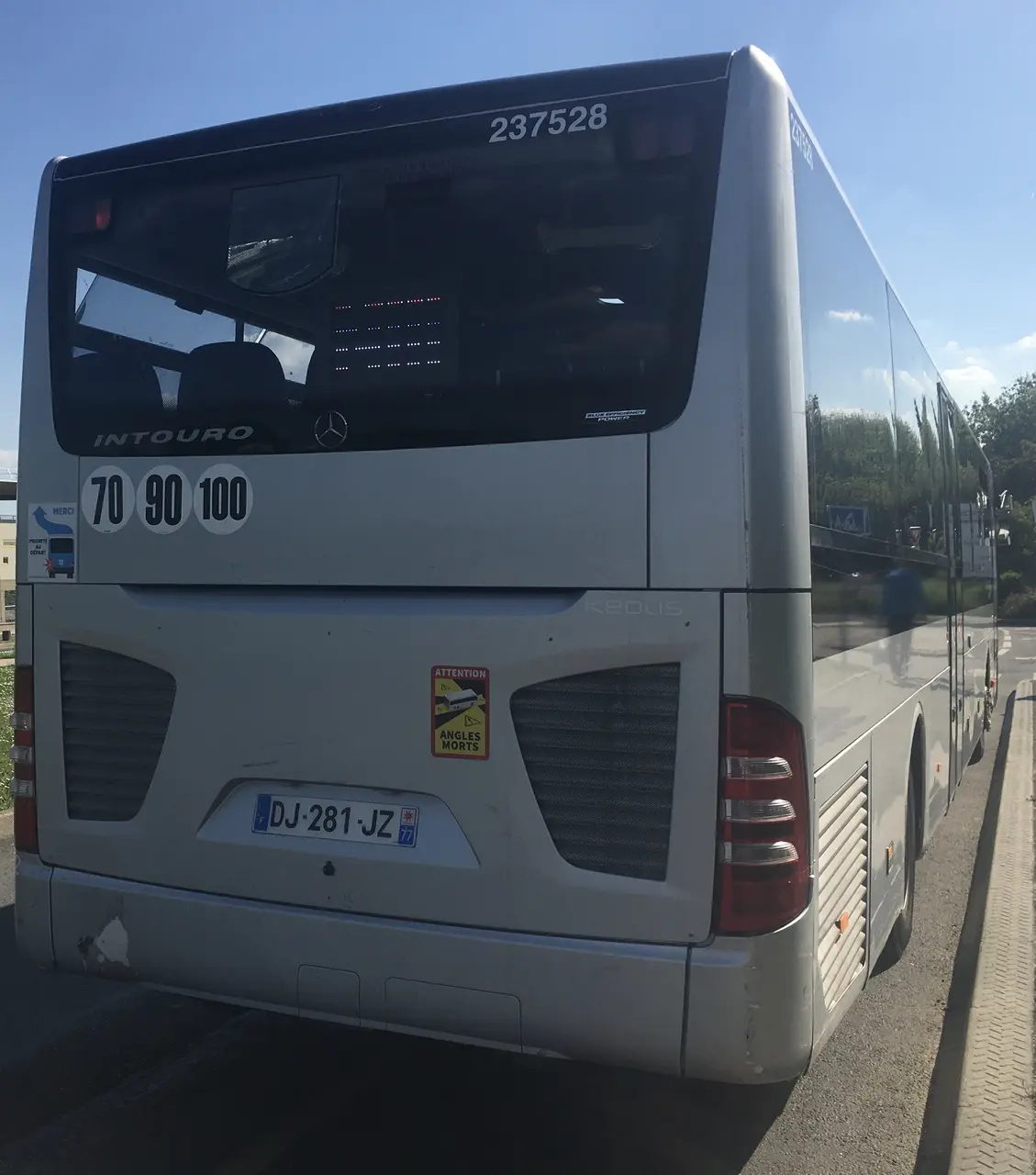 Mercedes-Benz Intouro II L n°237528 (IDFM Roissy Est - Ligne 2111) - (Lycée Charles de Gaulle) - (Longperrier, FR77) - 28-04-2025 3