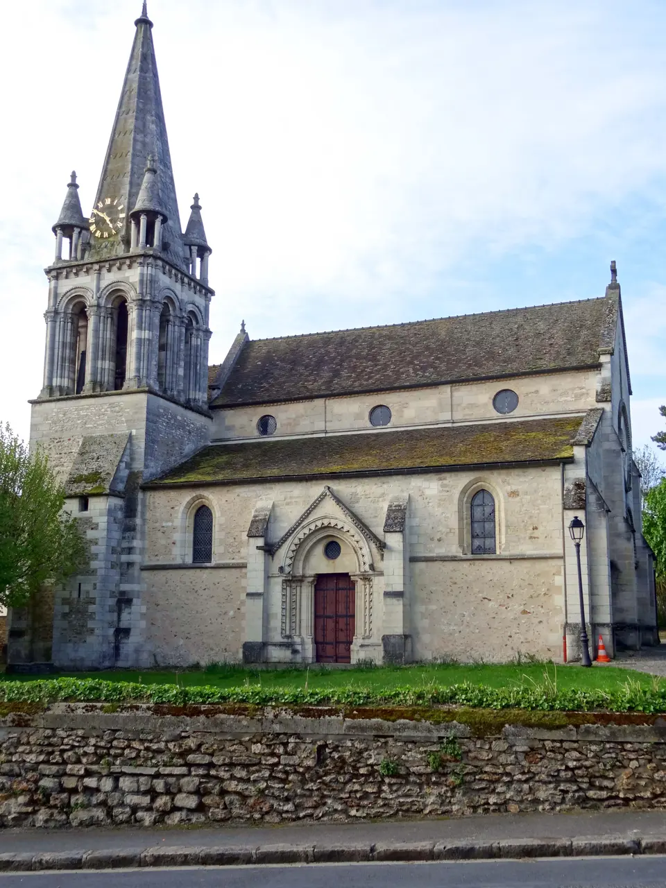 Mareil-Marly (78), église Saint-Étienne, vue depuis le nord 1