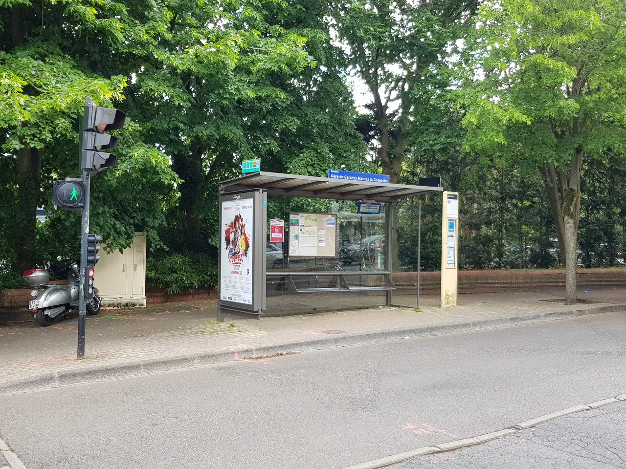 Arrêt Gare de Garches - Marnes-la-Coquette - Direction La Défense