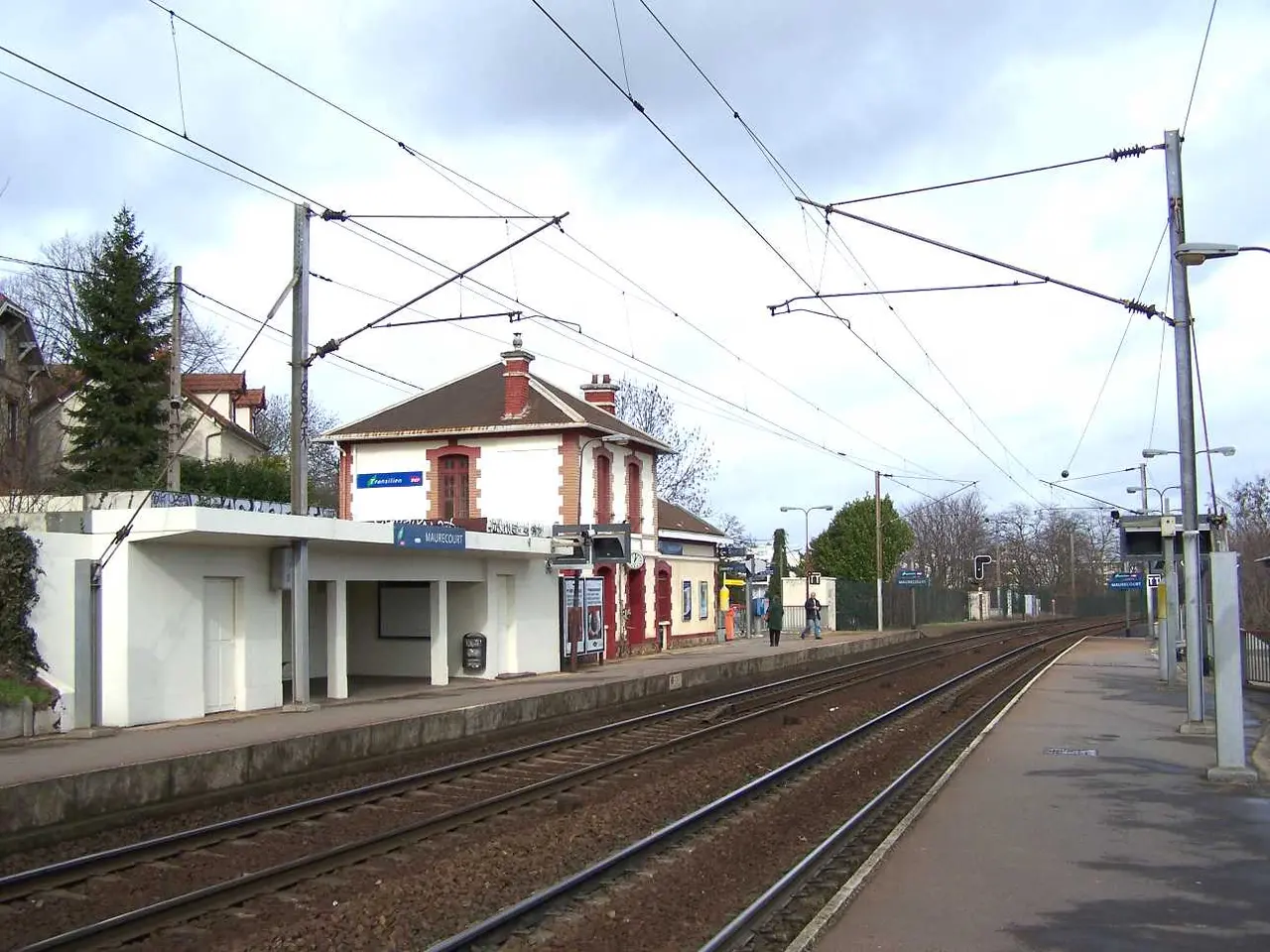 Maurecourt Gare1