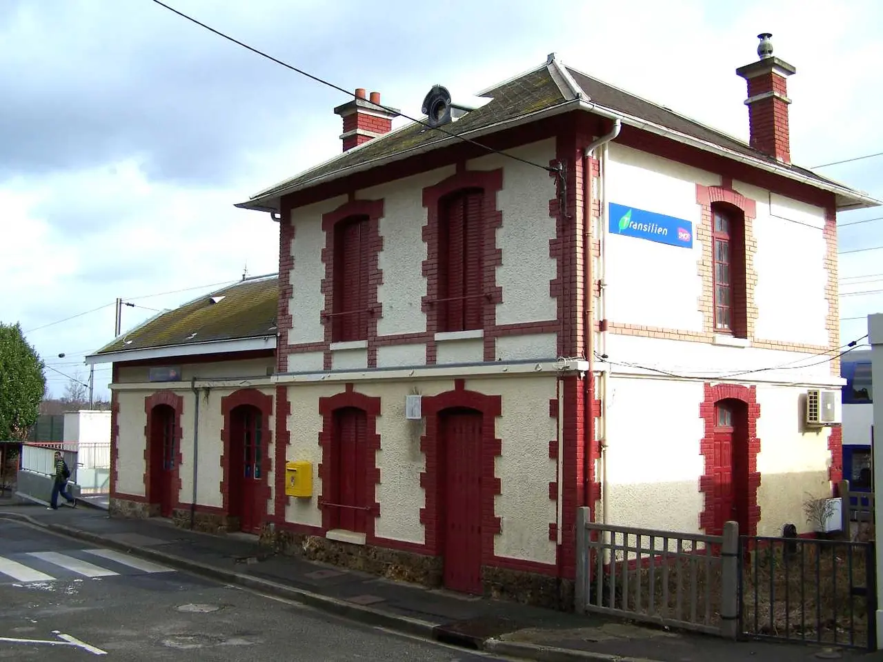 Maurecourt Gare2