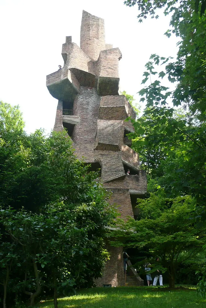 André Bloc - sculpture-habitacle 'La Tour', 1966 - Meudon - France