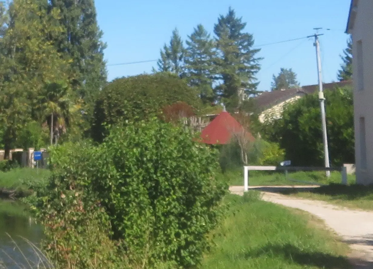 Barrière sur la voie verte à Moncourt-Fromonville