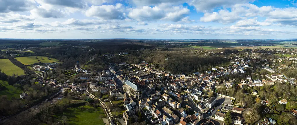 Montfort l'Amaury seen from a kite