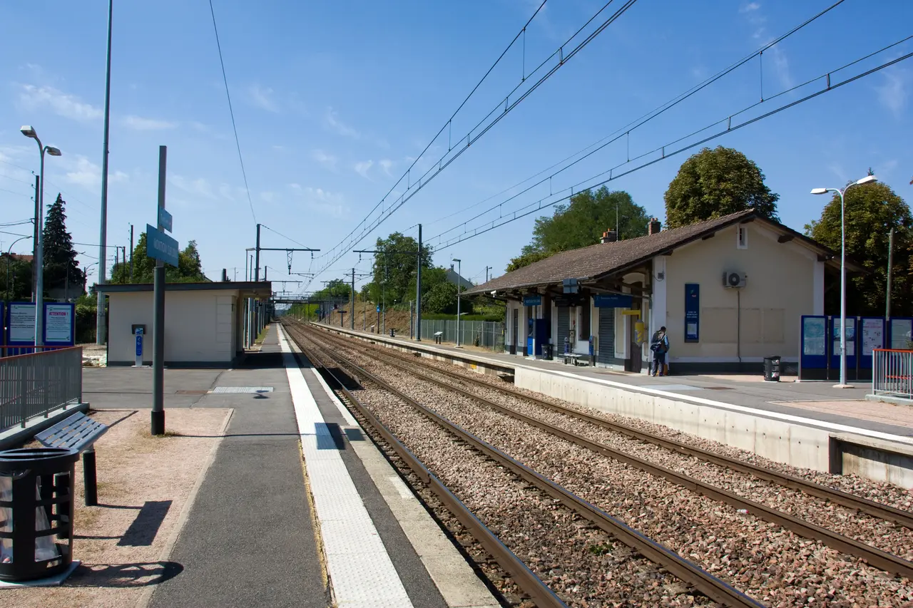 File:Gare Montigny-sur-Loing IMG 8593.jpg