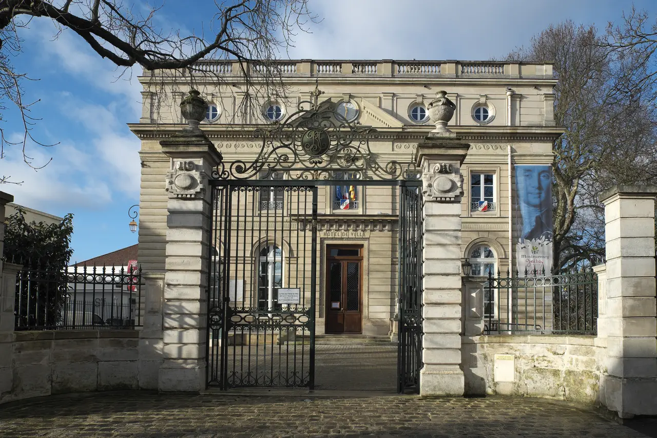 Montmorency (Val-d’Oise) Hôtel de Ville 239