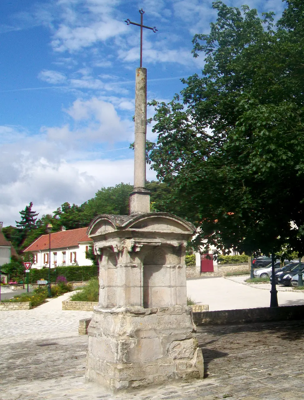 Montsoult (95), ancienne croix de cimetière IMH 16.07.2012