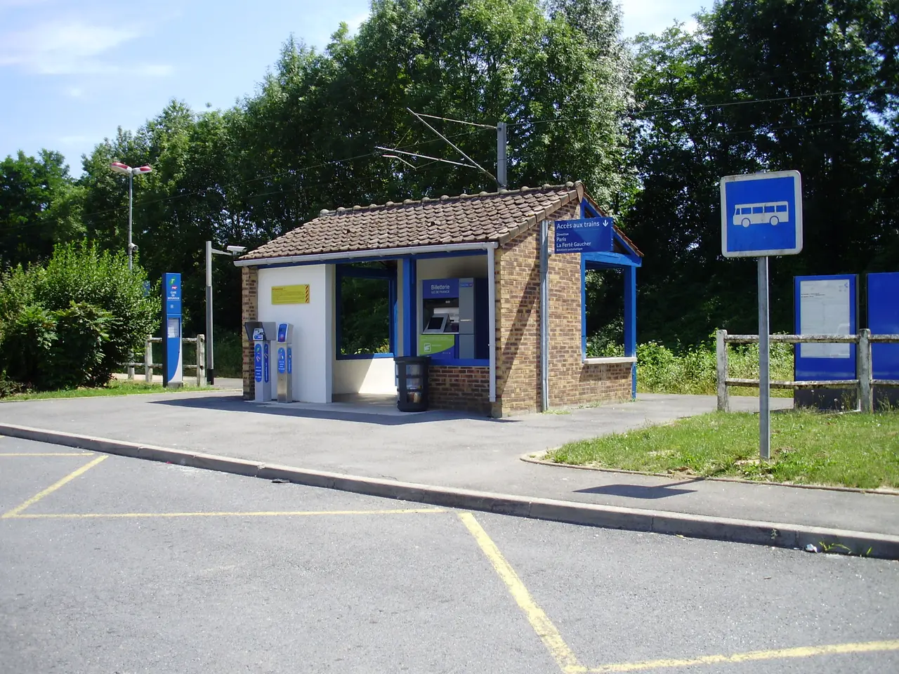 Gare de Mouroux 01
