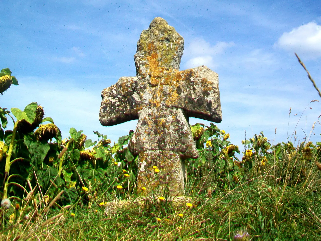 Nesles-la-Vallée (95), croix des Friches