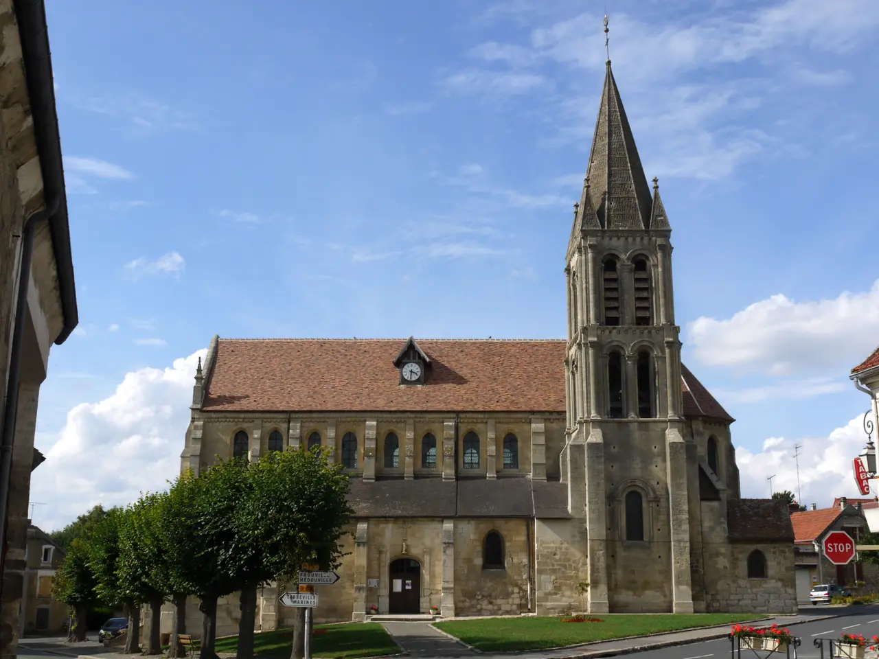 Church of Nesles la Vallée P1050795