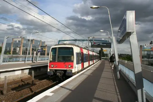 File:GM RER Station Neuilly Plaisance 01.jpg
