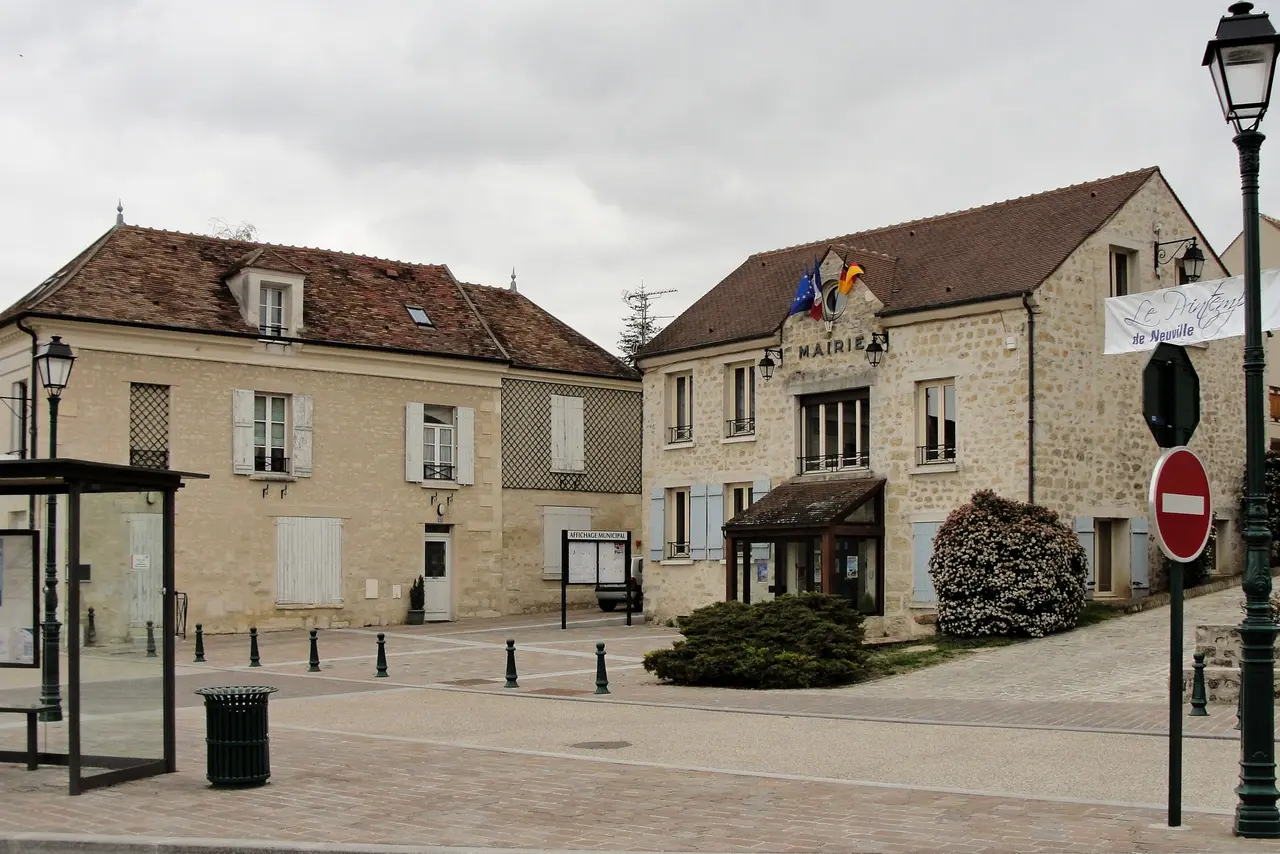 La mairie de Neuville sur Oise (95)