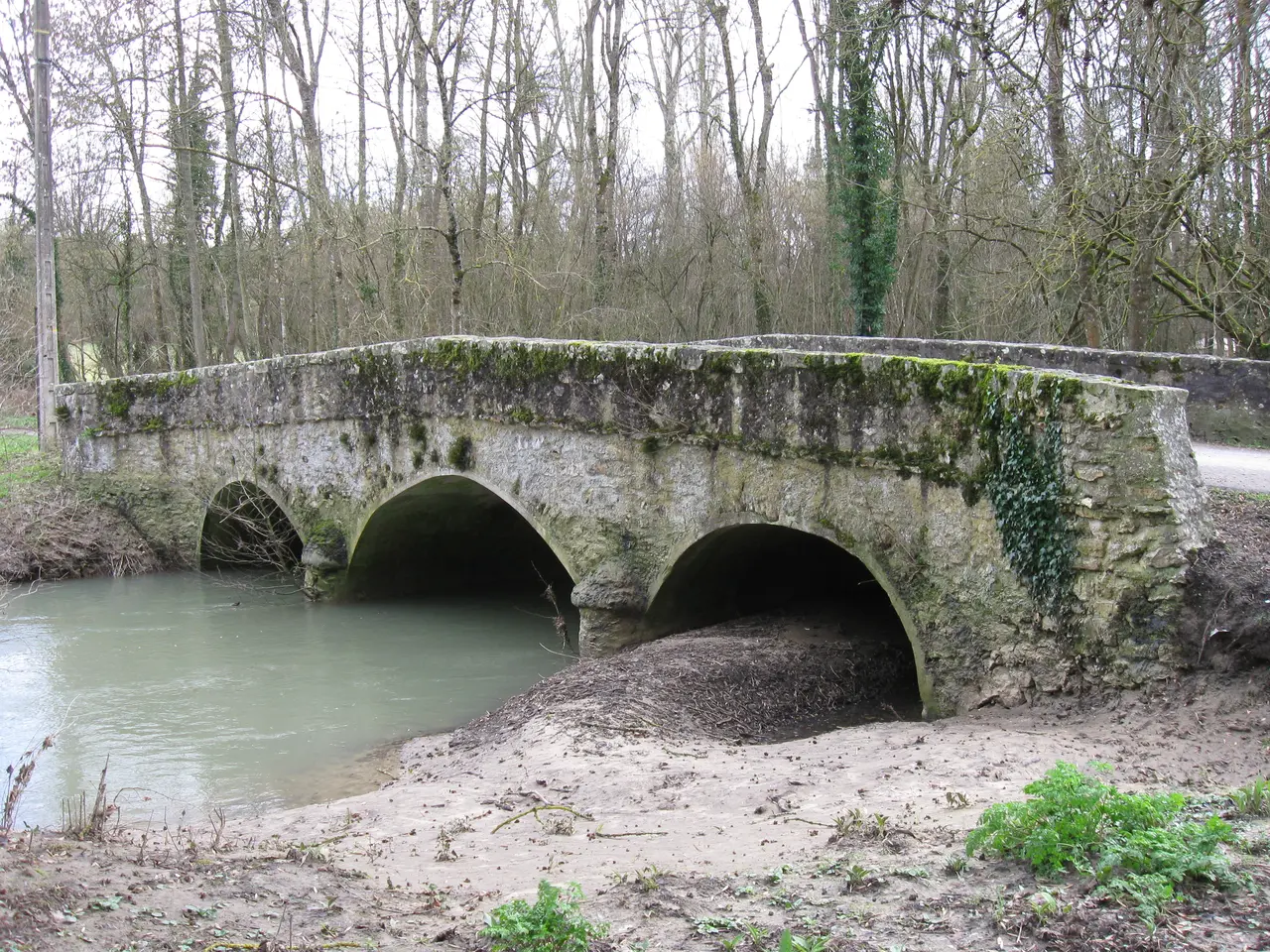 Pommeuse pont sur l'Aubetin