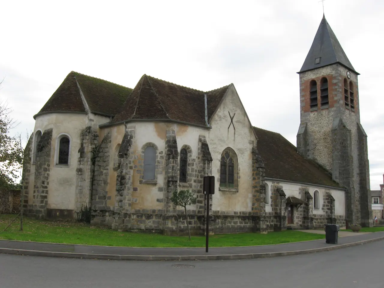 Pommeuse église