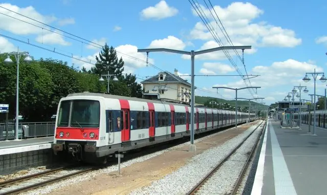 Rame MI79 à Saint-Rémy-lès-Chevreuse