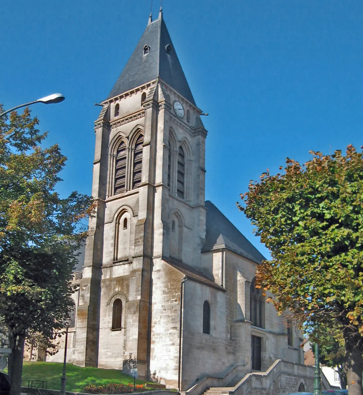 File:94-Thiais-église-St-Leu.jpg