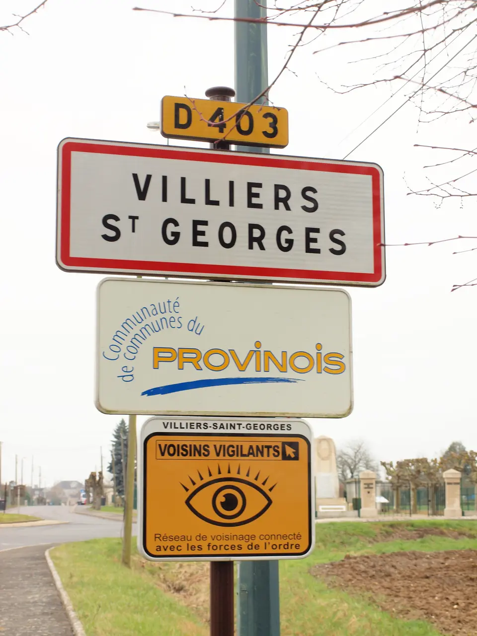 Villiers-Saint-Georges-FR-77-panneau d'agglomération-a2