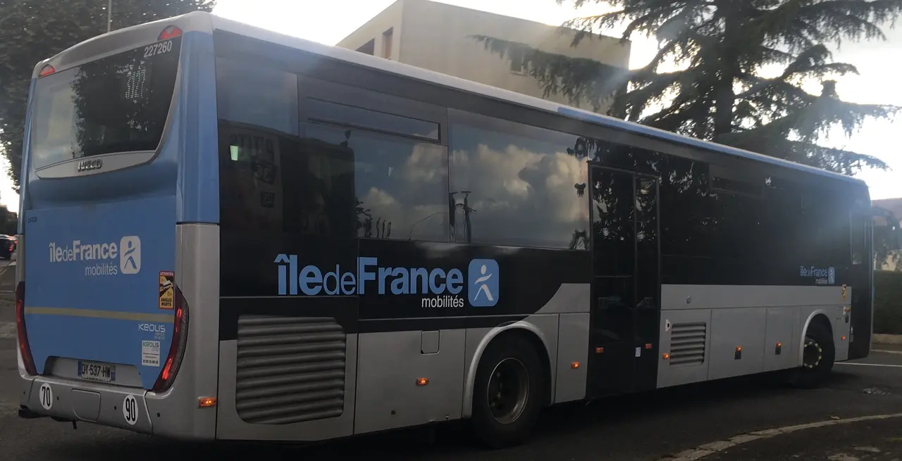 Iveco Crossway High Value n°227260 (IDFM Pays Briard - Ligne 3127) - (Route de Voisenon) - (Melun, FR77) - 29-09-2025 3