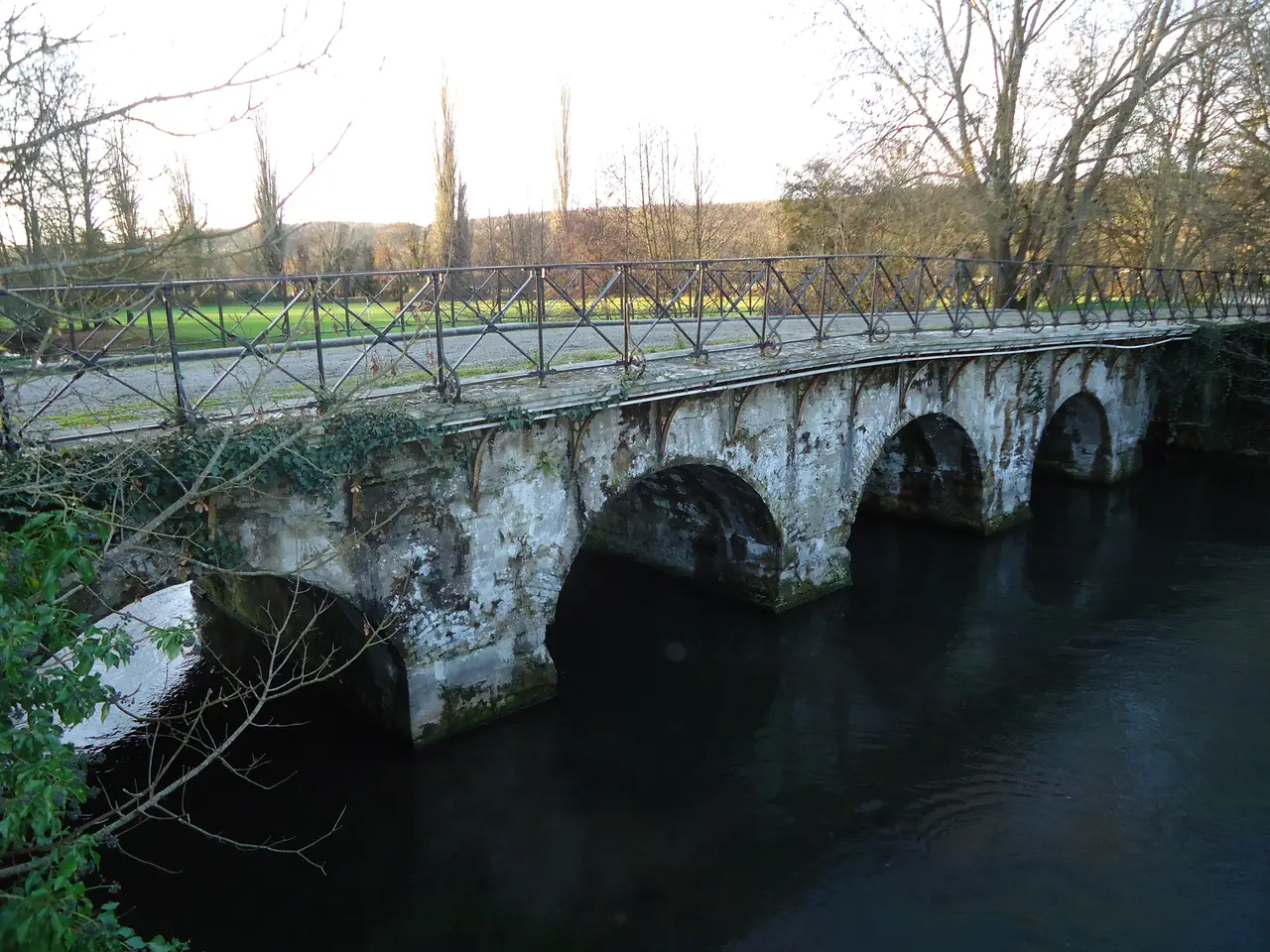 Acquigny - Le pont des Planches