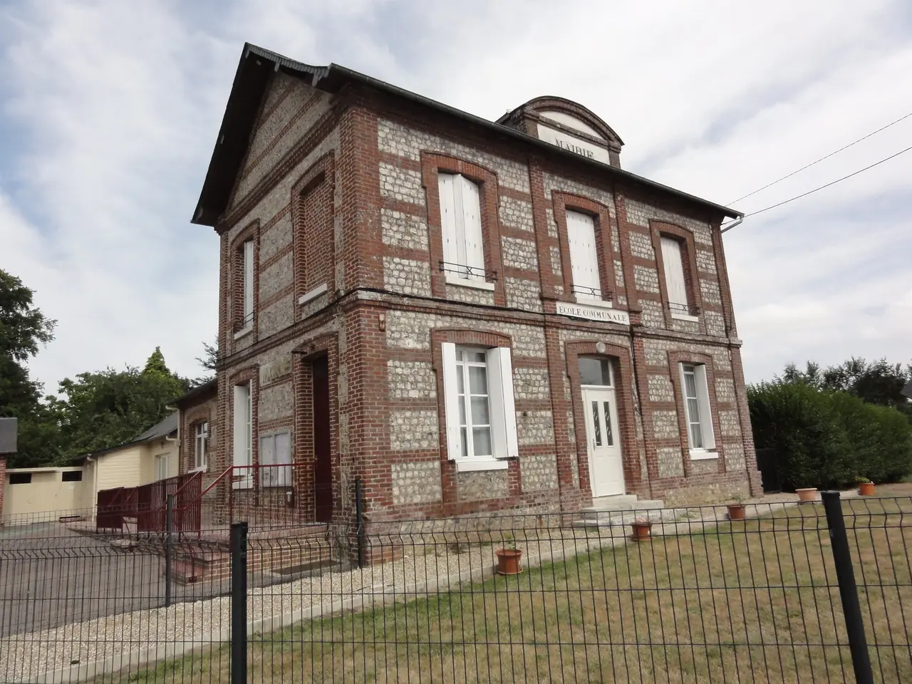 Amfreville-les-Champs (Seine-Mar.) mairie-école