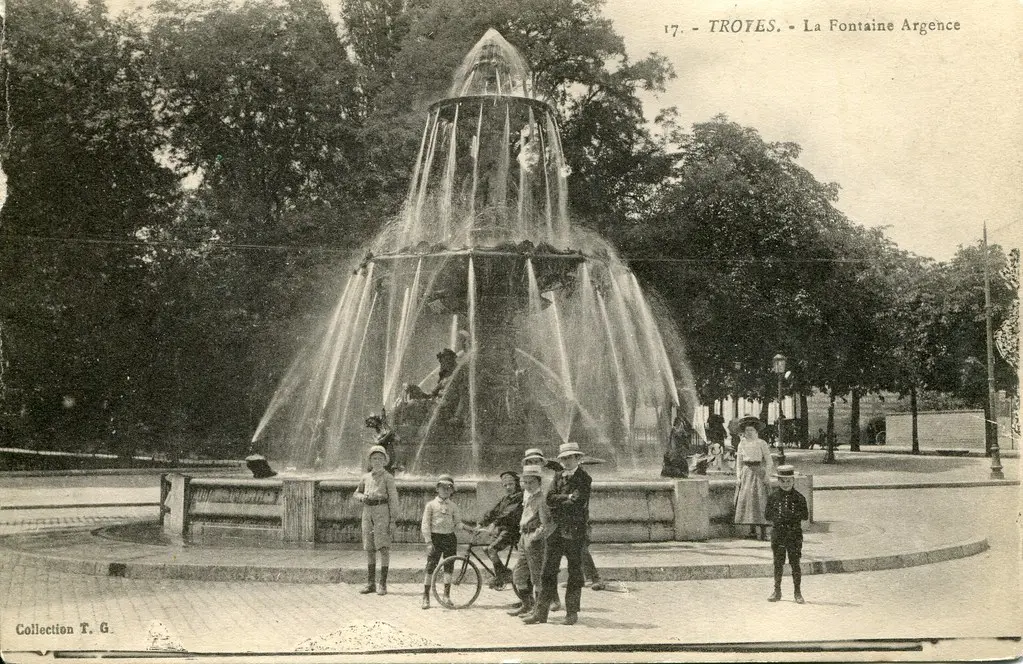 17. Troyes. La Fontaine Argence (undated)