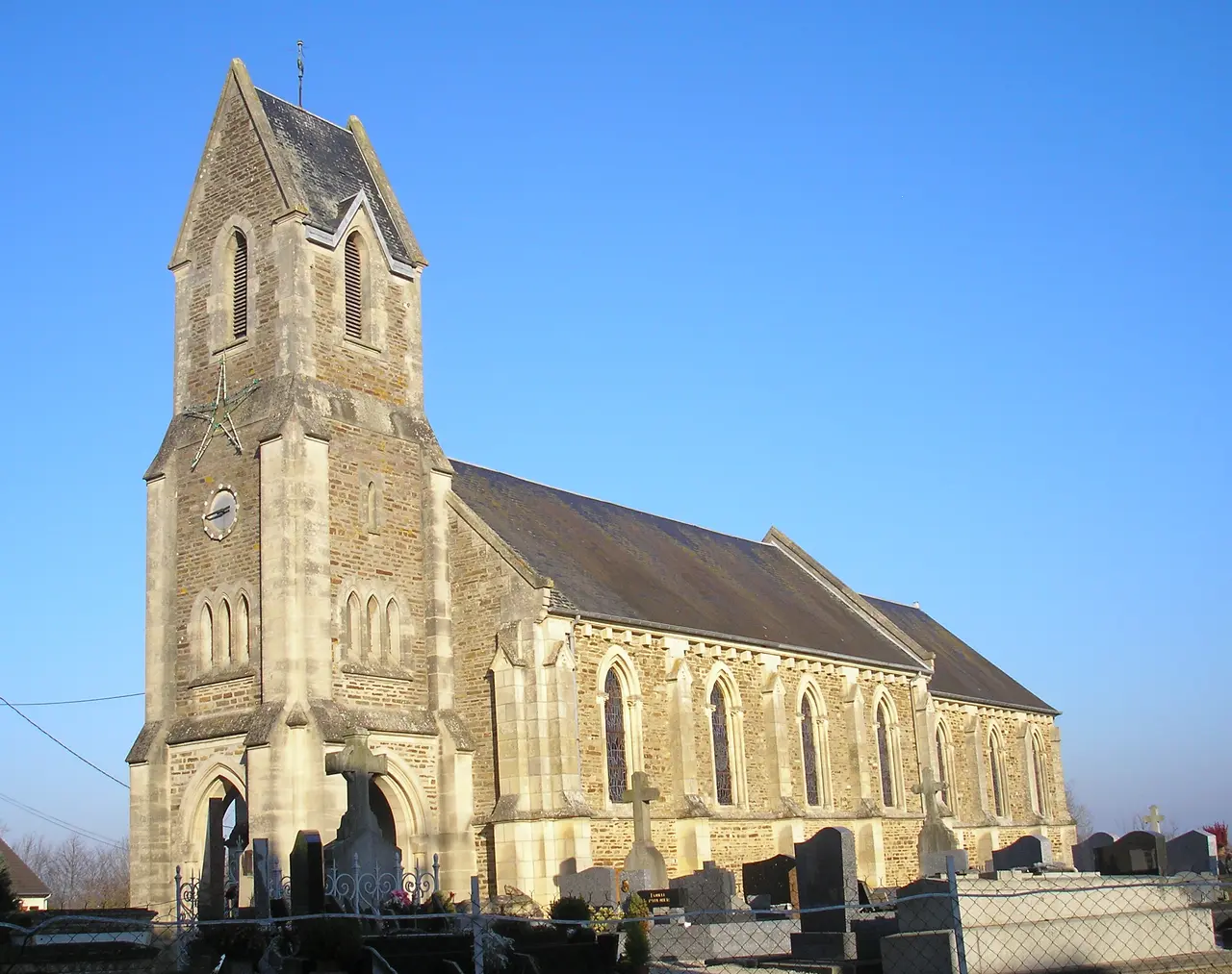 File:France Normandie Aurseulles Sermentot Eglise.jpg