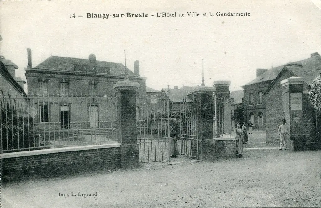 14. Blangy-sur-Bresle - L'Hôtel de Ville et la Gendarmerie (undated)