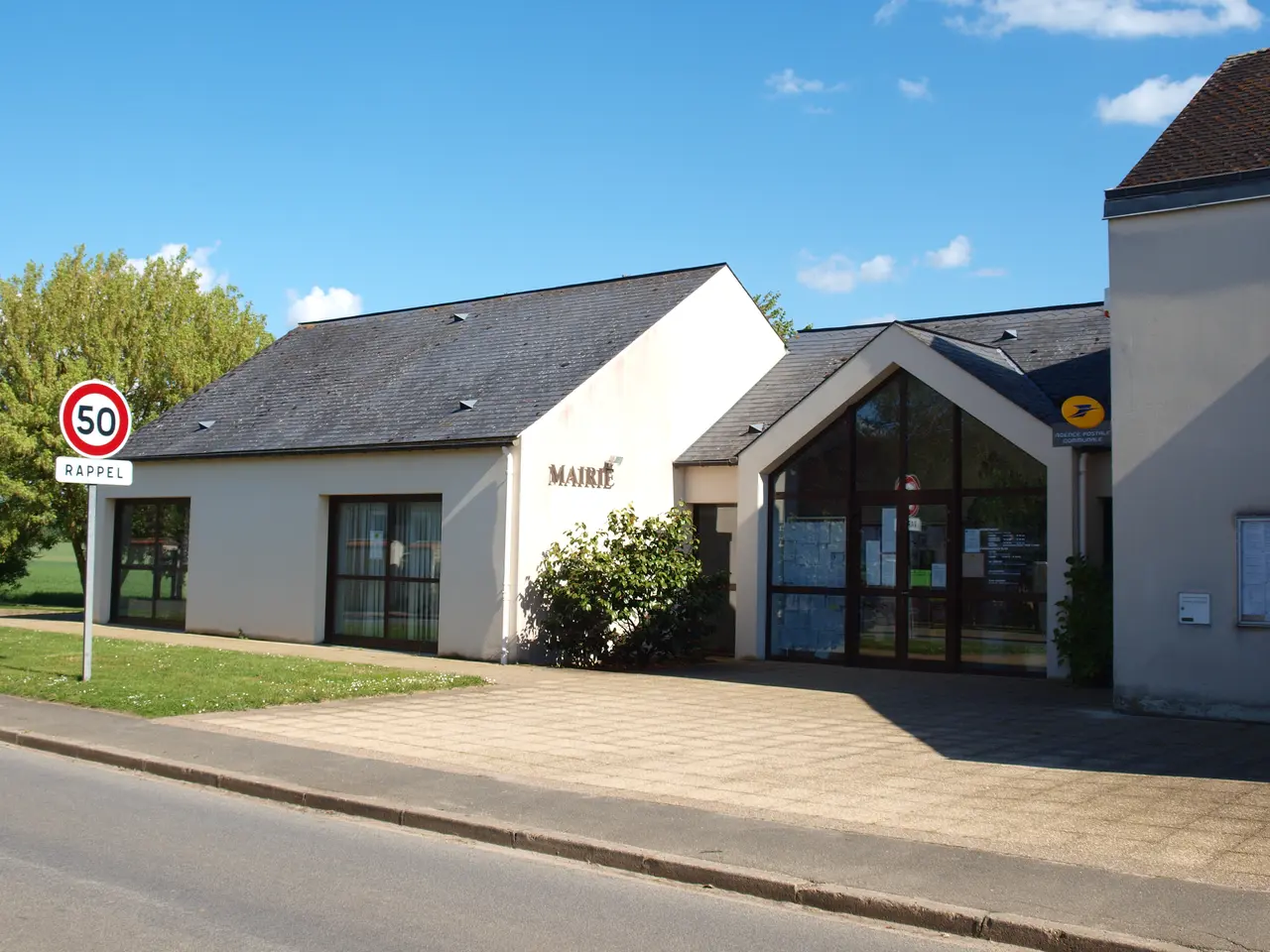 Bouville-FR-91-mairie-04