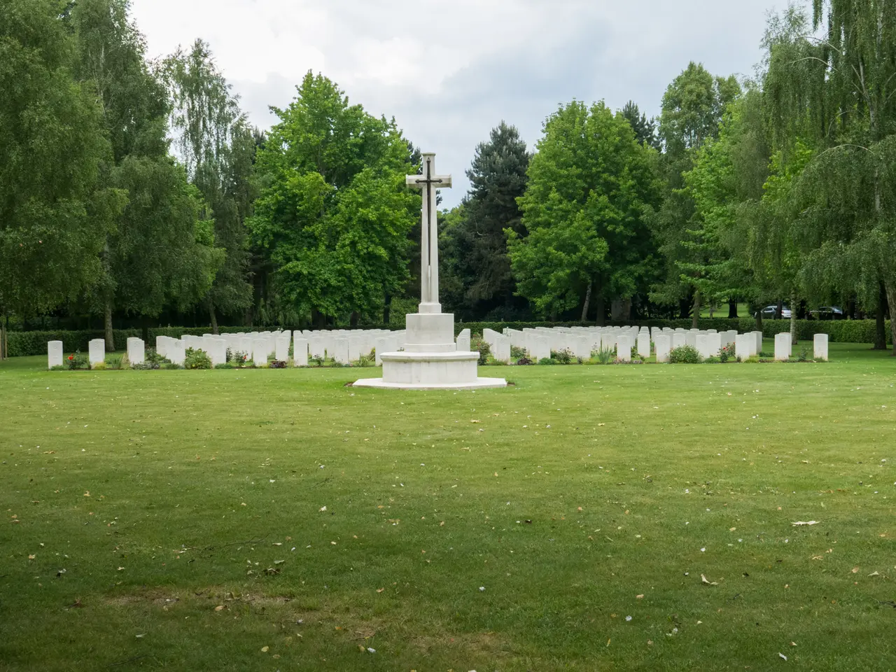 Cambes-En-Plaine War Cemetery -3