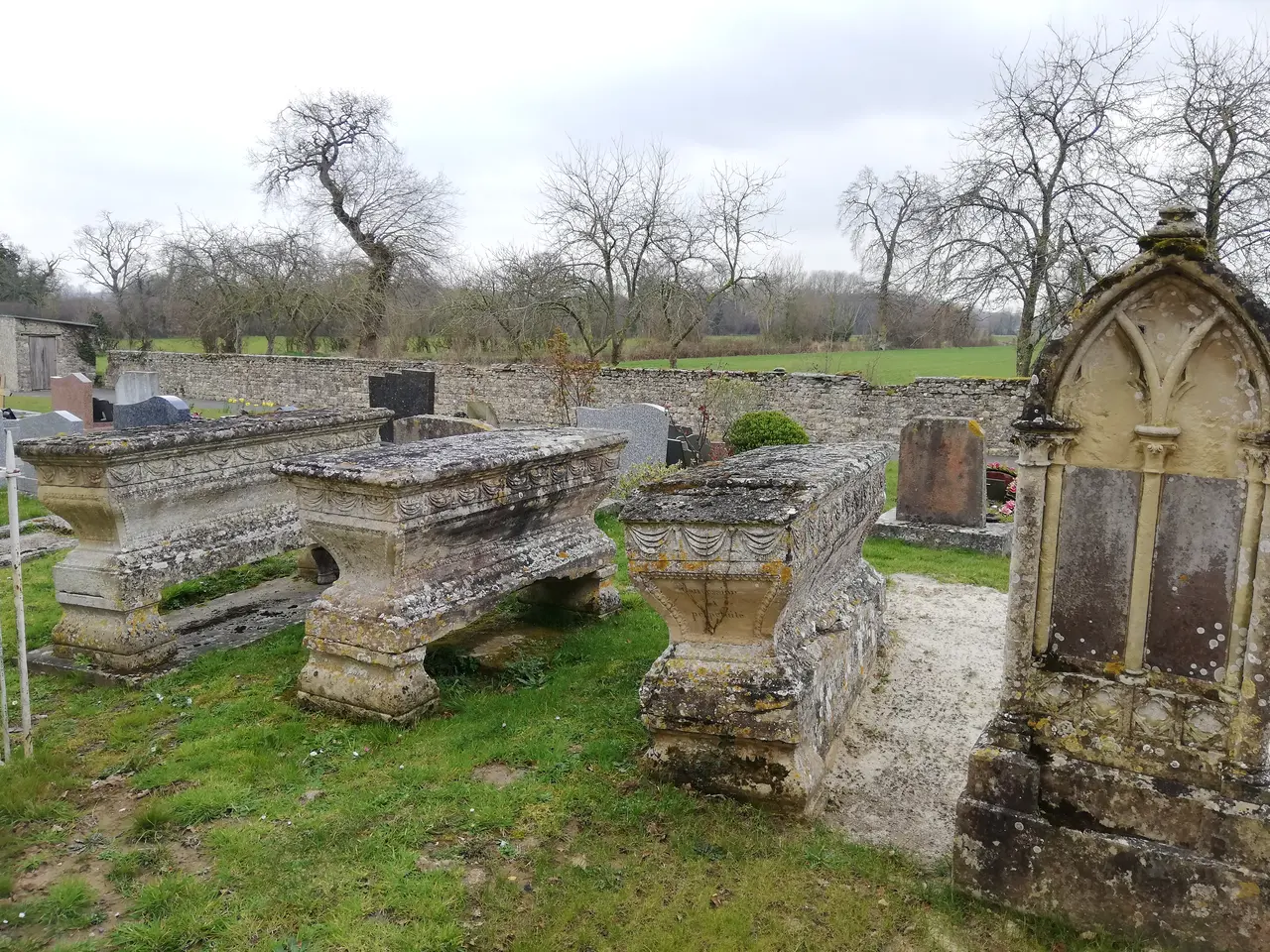 Église Notre-Dame de Campigny - Cimetière