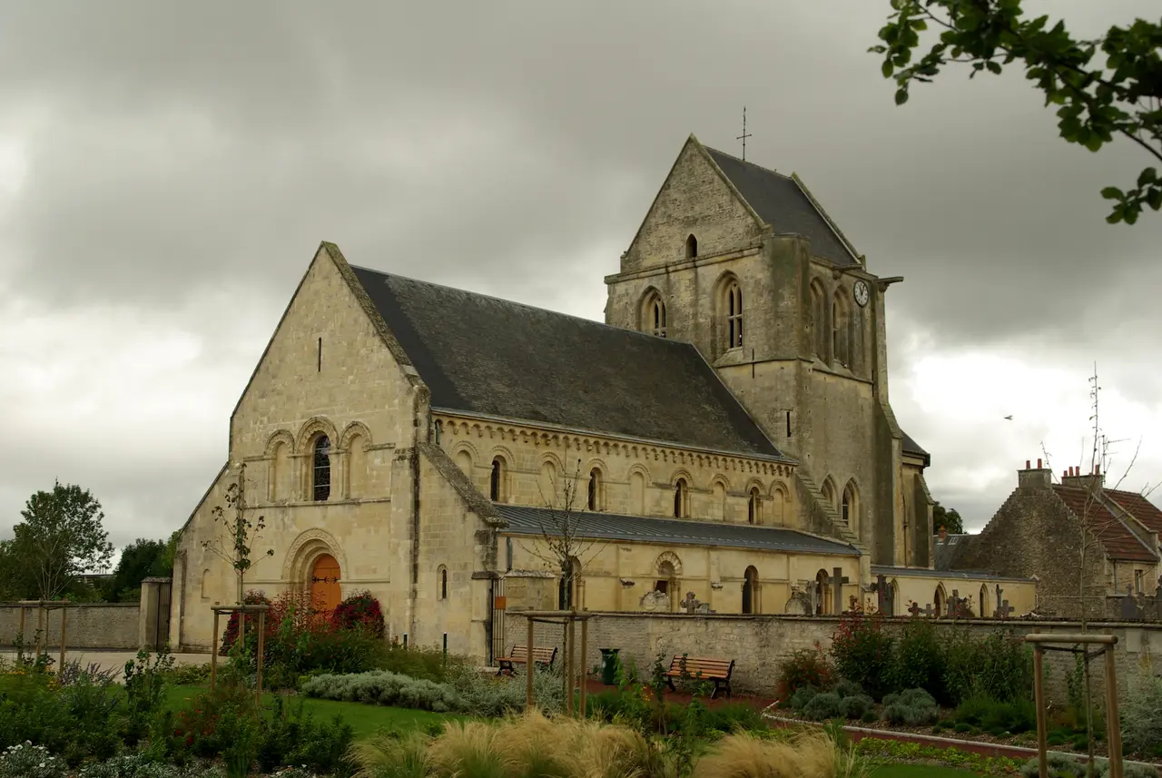 Carpiquet église