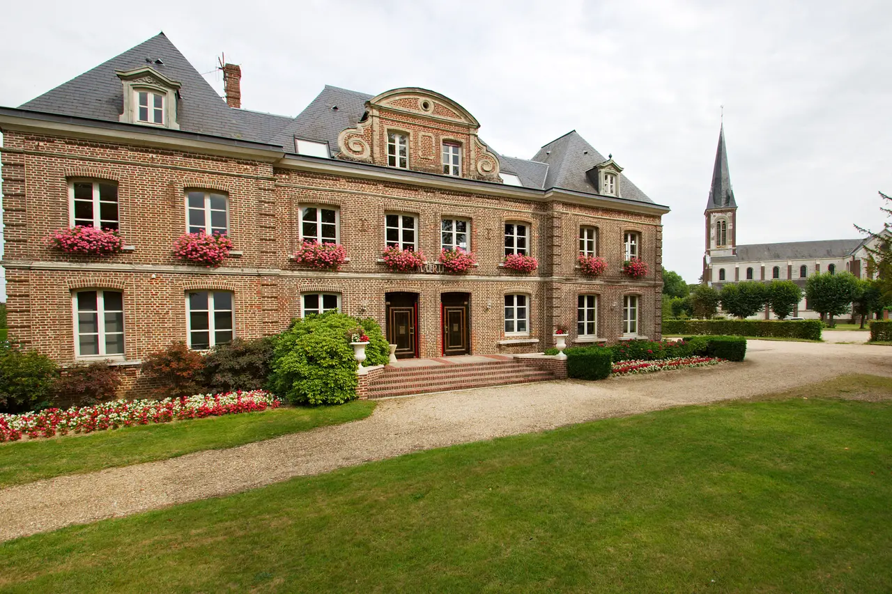 Mairie et église de Saint-Jacques-sur-Darnétal