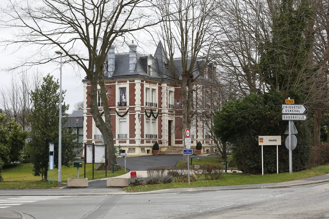 Épouville - mairie 01