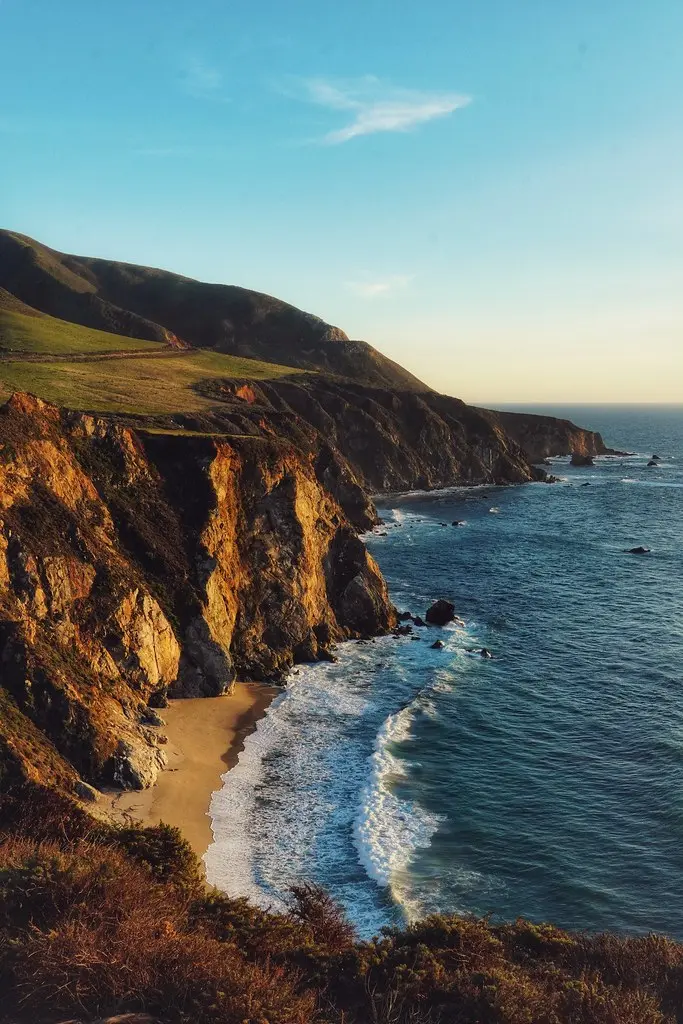 Along the cliff | Au bord des falaises