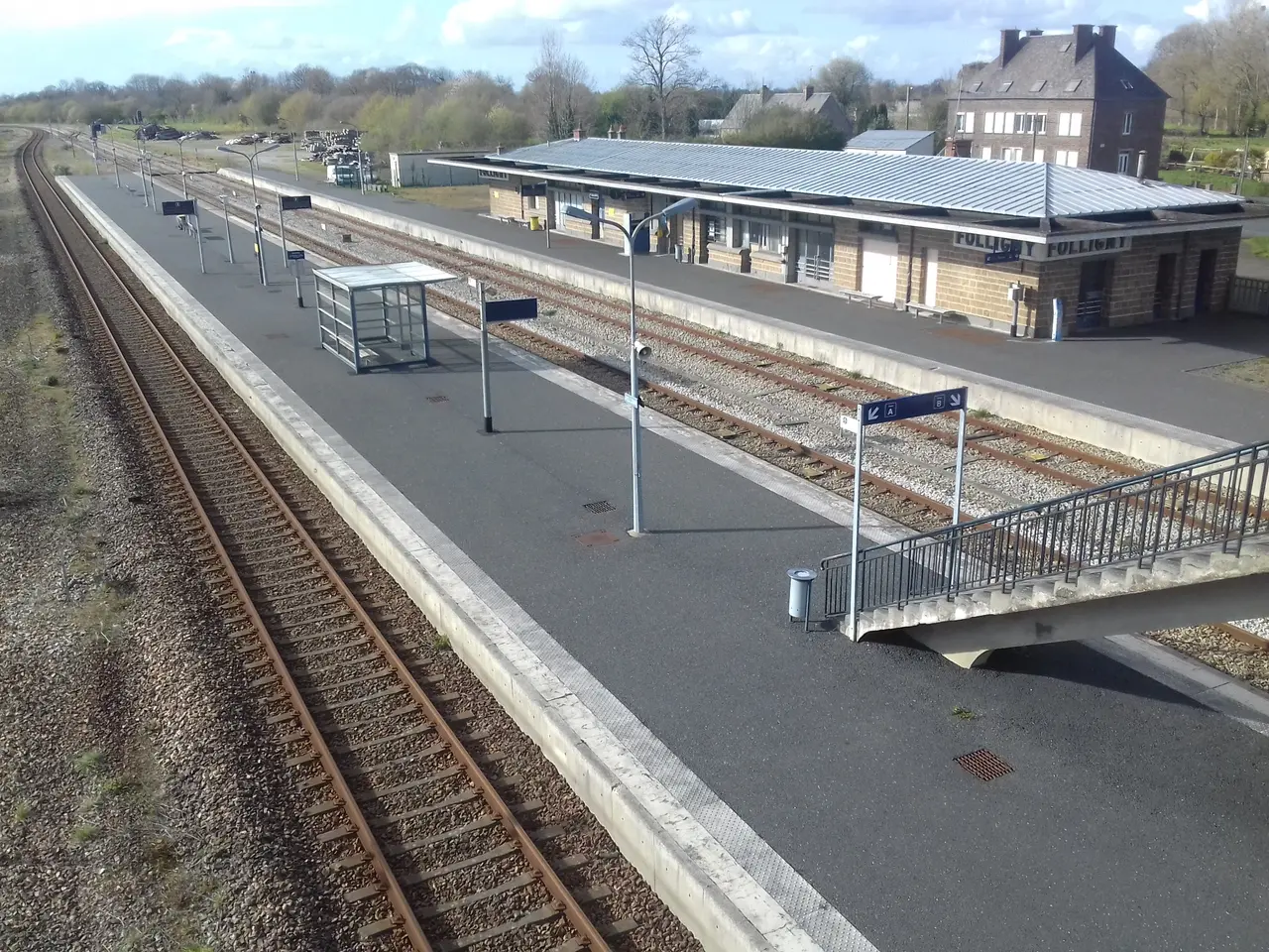2019 04 Gare de Folligny 01