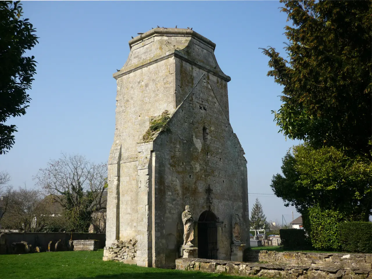 Fontenay-le-Pesnel église Saint-Martin tour