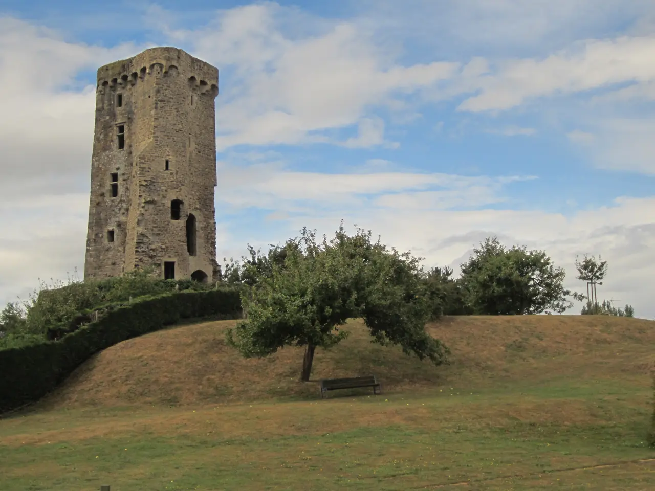 Donjon du château de La Haye-du-Puits