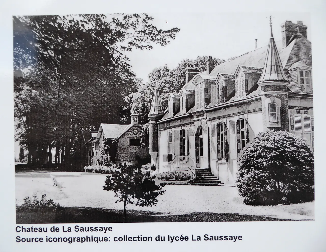 Ancien château de La Saussaye Sours Eure-et-Loir France
