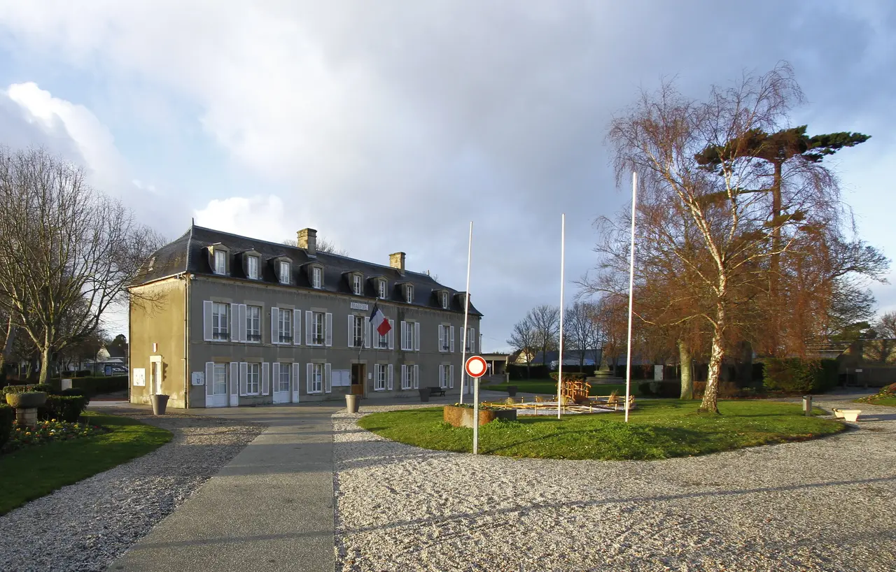 Langrune-sur-Mer - 2018-01-01 - Mairie - 5600 (cropped)