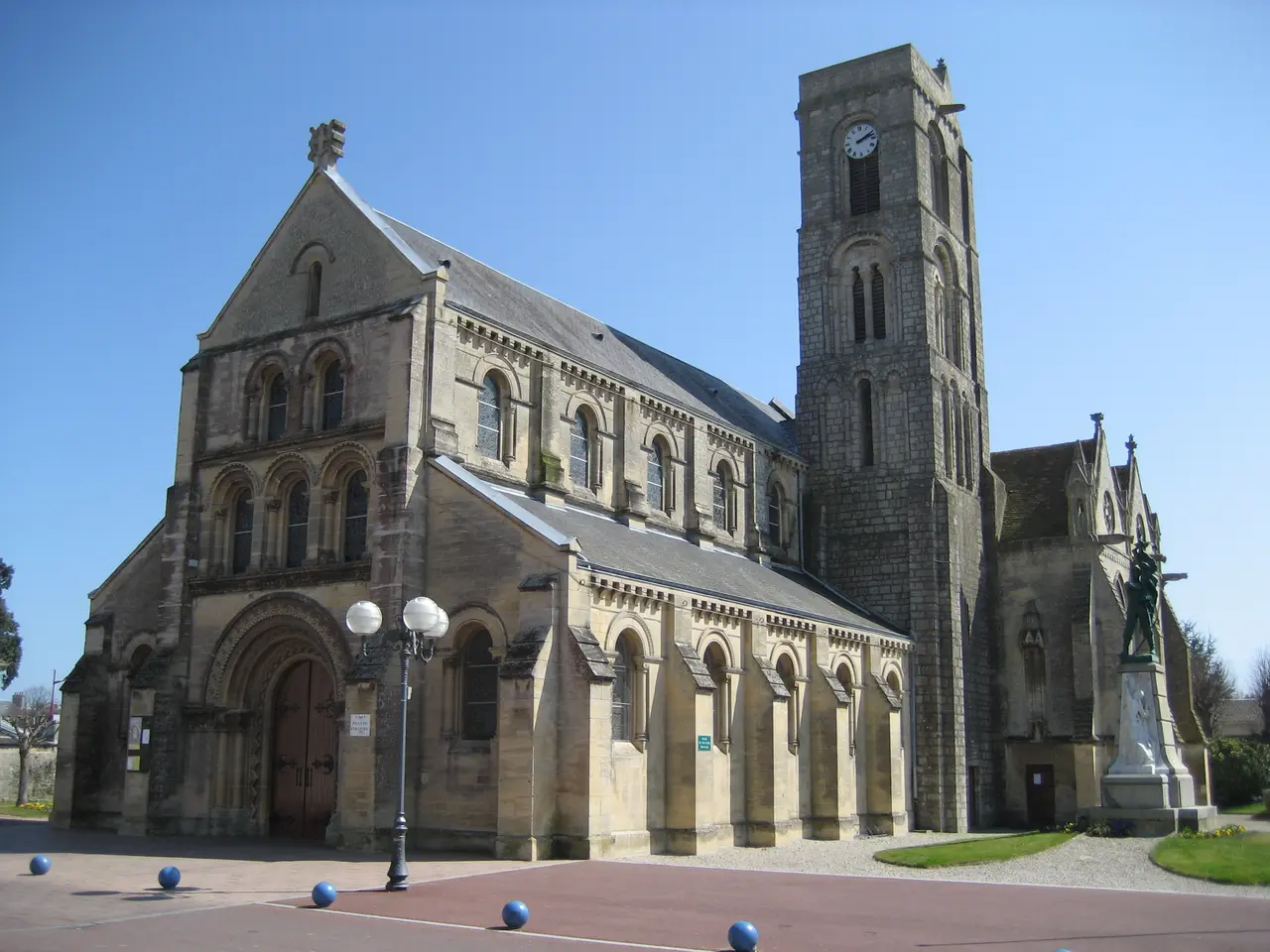 Lion-sur-Mer Eglise Saint-Pierre
