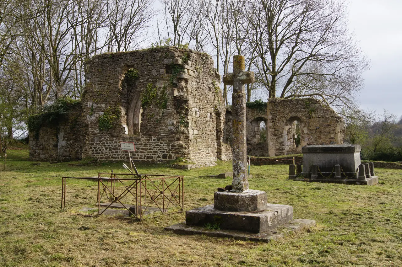 Église en ruines Saint-Thomas de Lithaire ERNOUF Guillaume
