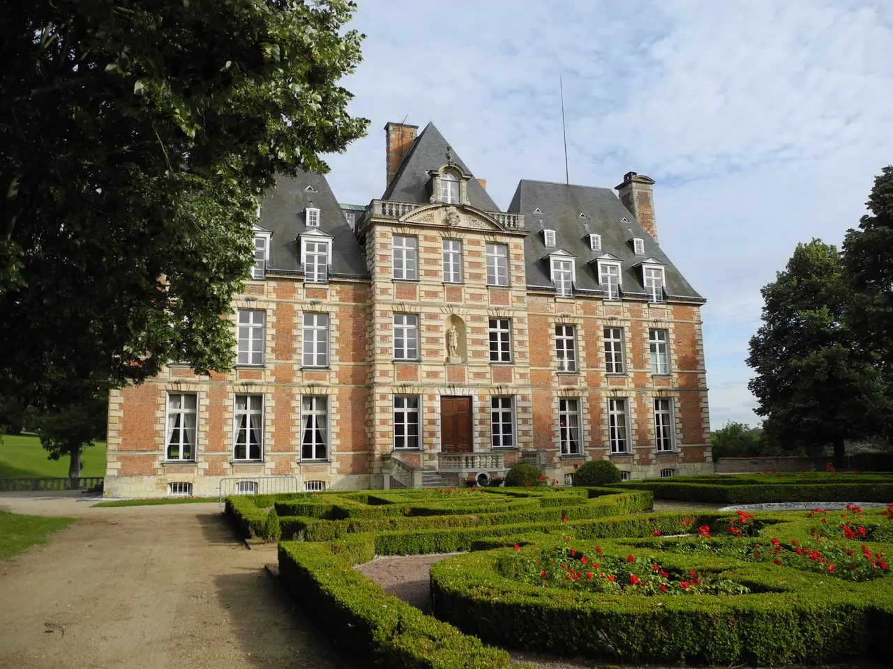 Château de Ménilles - façade 1