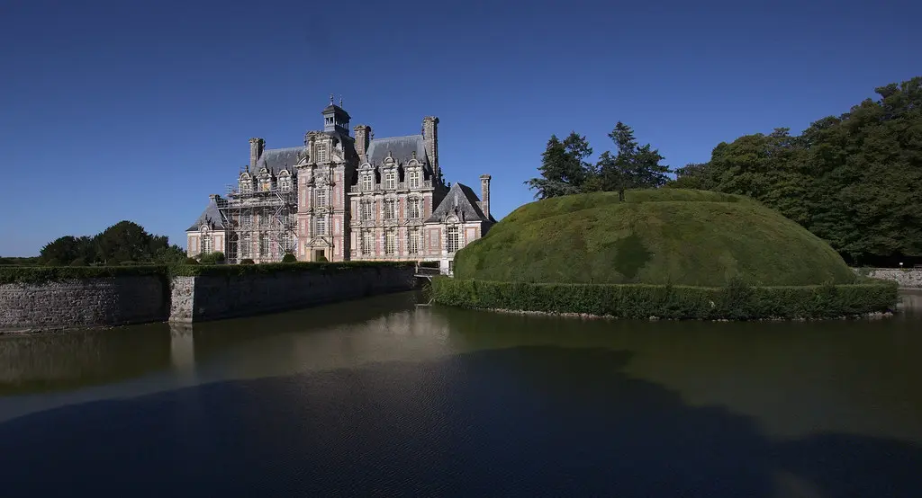 Château de Beaumesnil behind the moat