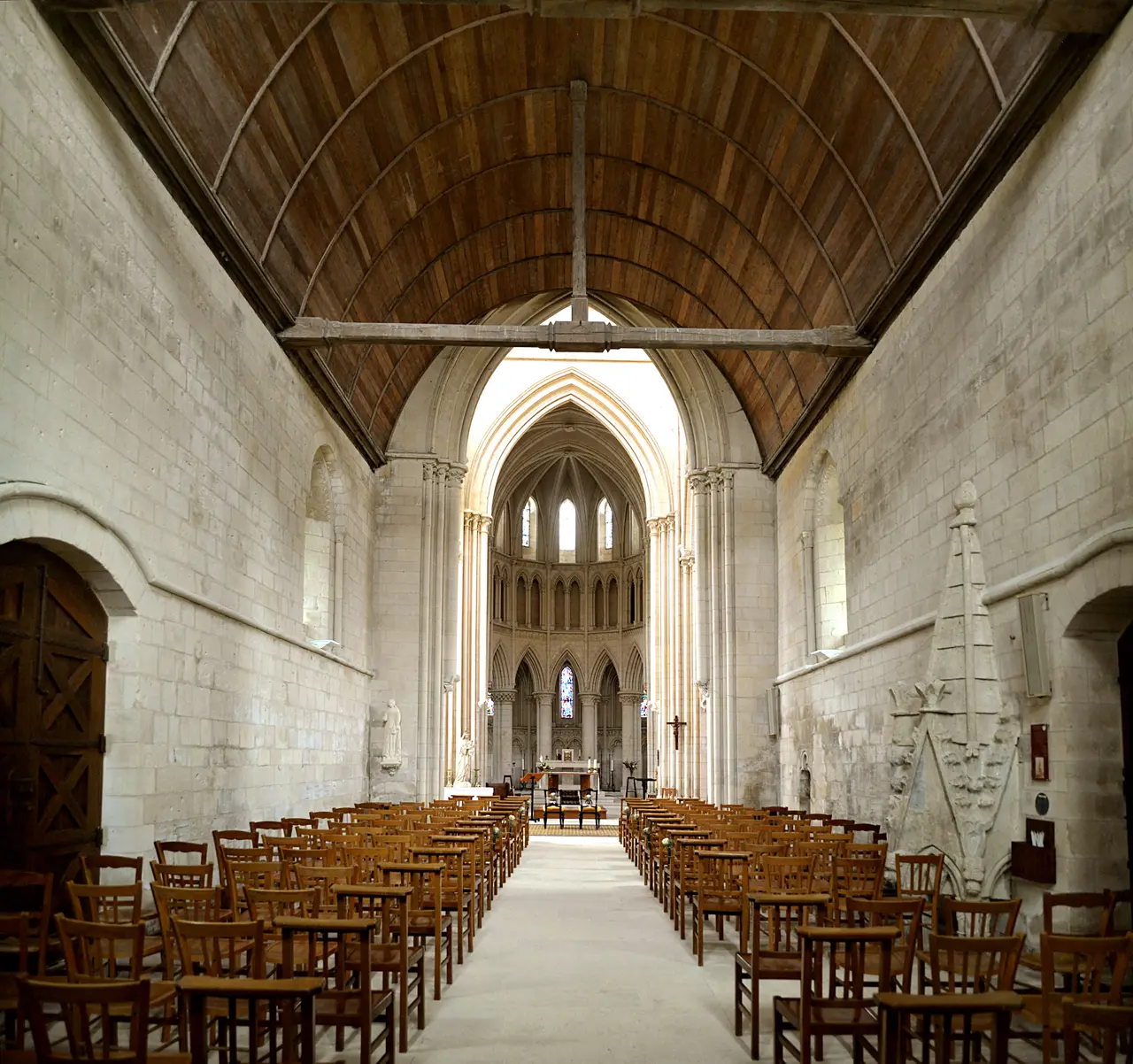 Nef de l'église Notre-Dame-des-Labours de Saint-Manvieu-Norrey (Norrey-en-Bessin)