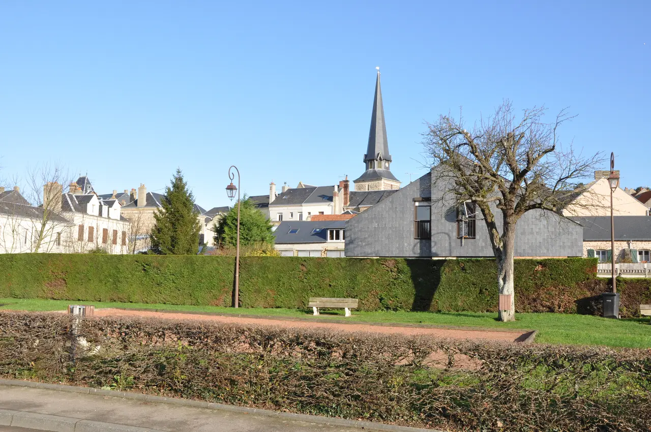 Octeville-sur-Mer (France), center and church